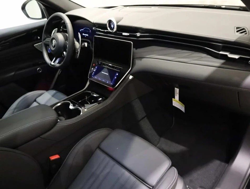 2025 Maserati Grecale - Image 17 of 20