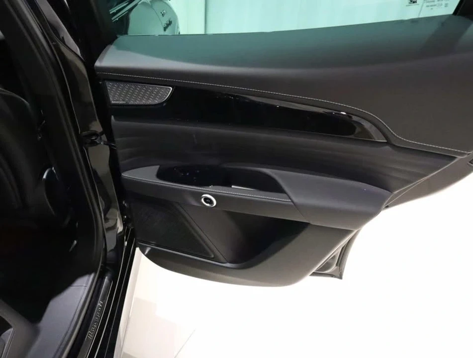 2025 Maserati Grecale - Image 13 of 20
