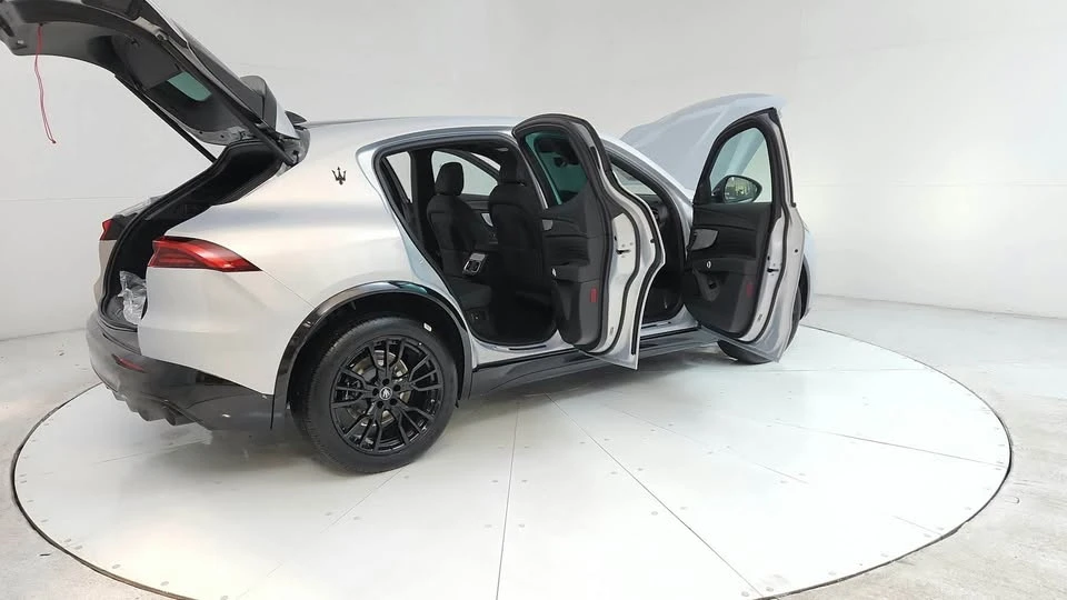 2025 Maserati Grecale - Image 11 of 20