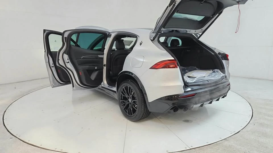 2025 Maserati Grecale - Image 12 of 20