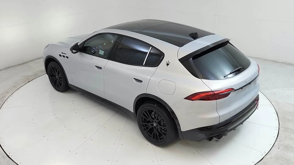 2025 Maserati Grecale - Image 9 of 20