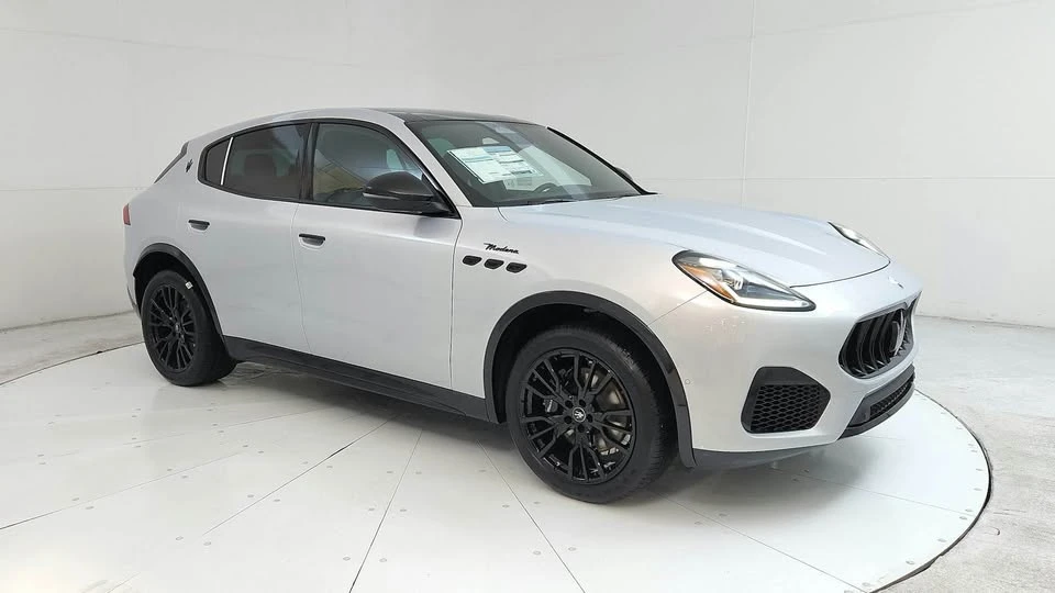 2025 Maserati Grecale - Image 2 of 20