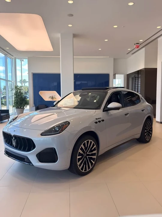 2025 Maserati Grecale - Image 2 of 14