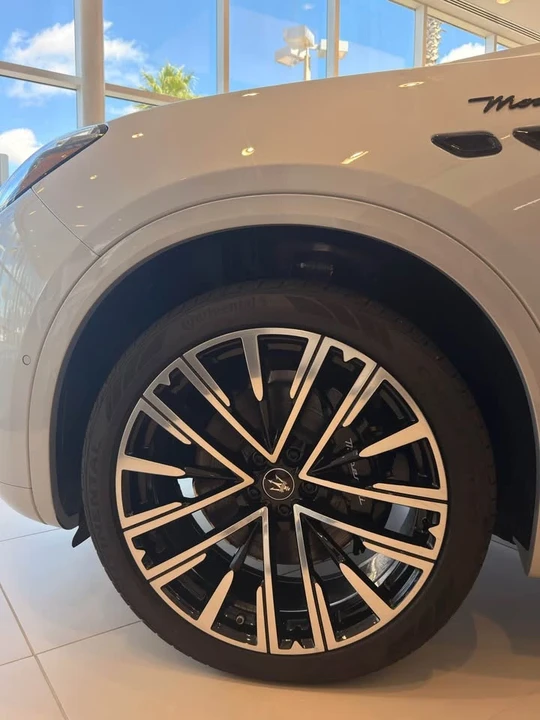 2025 Maserati Grecale - Image 6 of 14