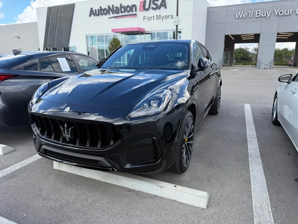 2025 Maserati Grecale - Image 8 of 10