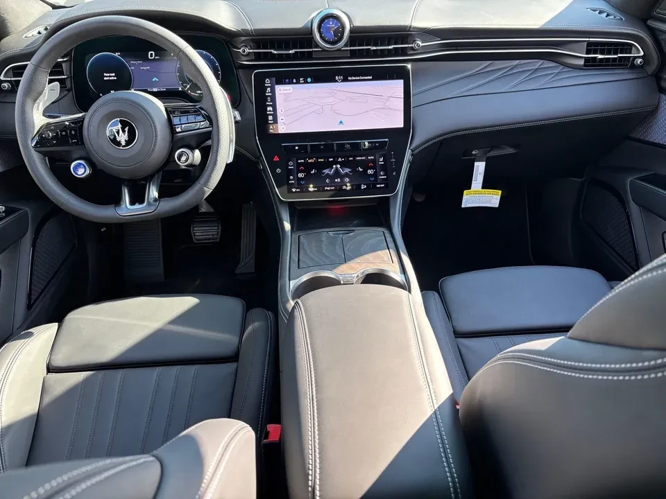 2025 Maserati Grecale - Image 7 of 12