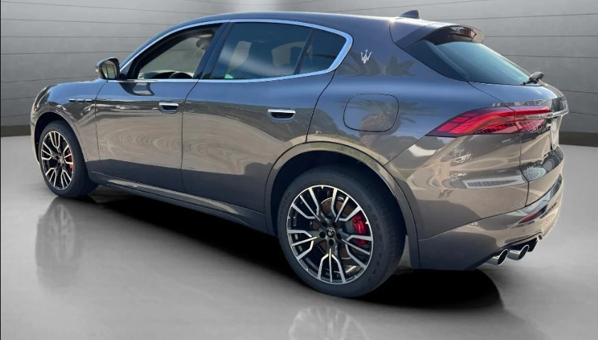 2025 Maserati Grecale - Image 6 of 12