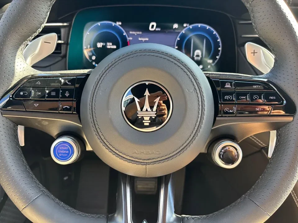 2025 Maserati Grecale - Image 11 of 12