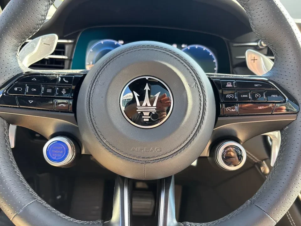2025 Maserati Grecale - Image 8 of 10