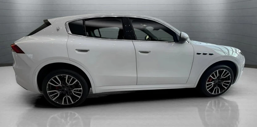 2025 Maserati Grecale - Image 6 of 11