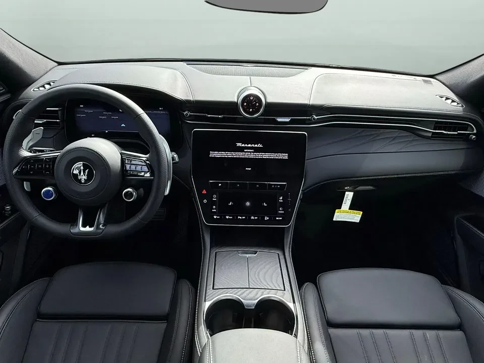 2025 Maserati Grecale - Image 8 of 11