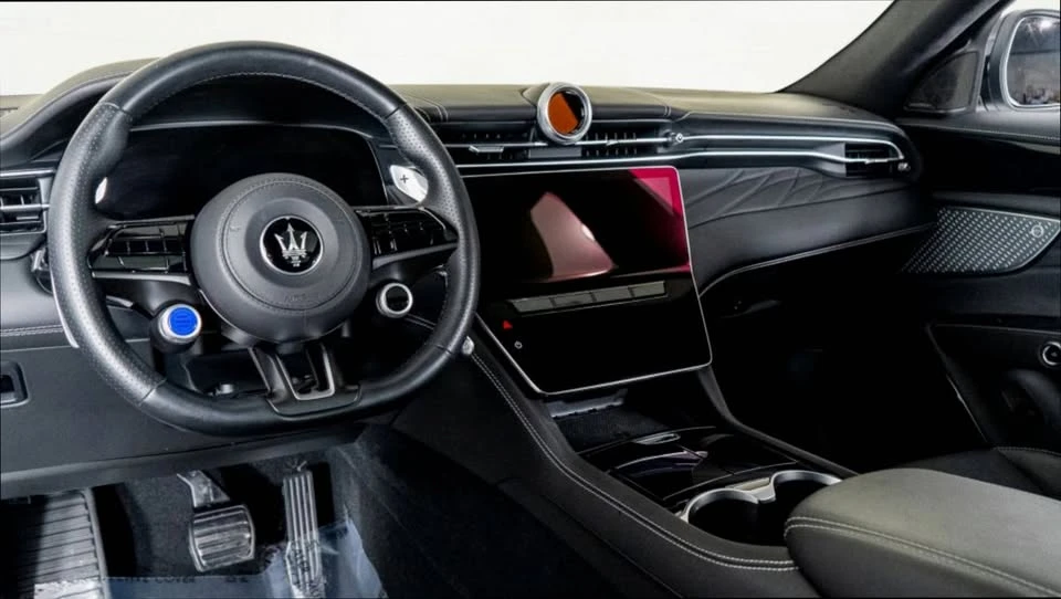 2025 Maserati Grecale - Image 2 of 15