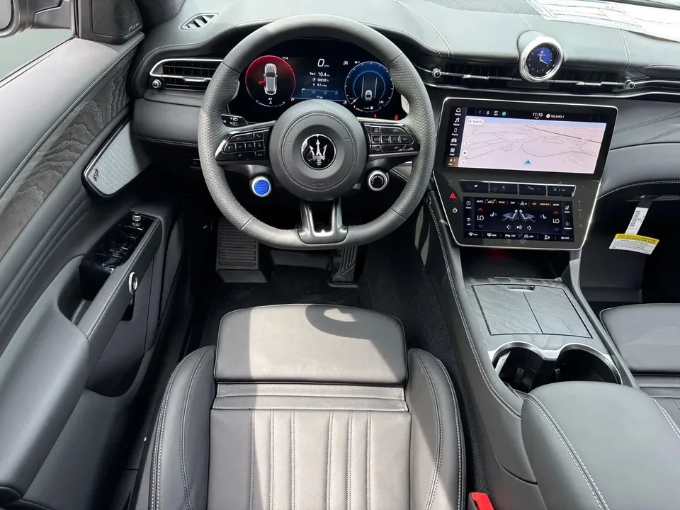 2025 Maserati Grecale - Image 6 of 11
