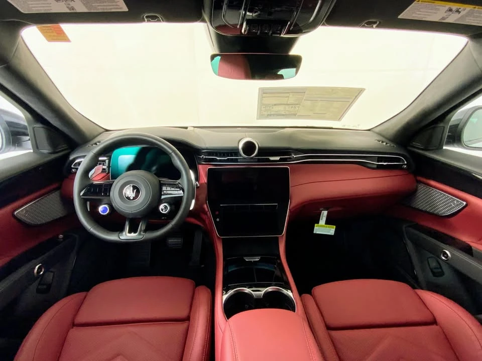 2025 Maserati Grecale - Image 12 of 20