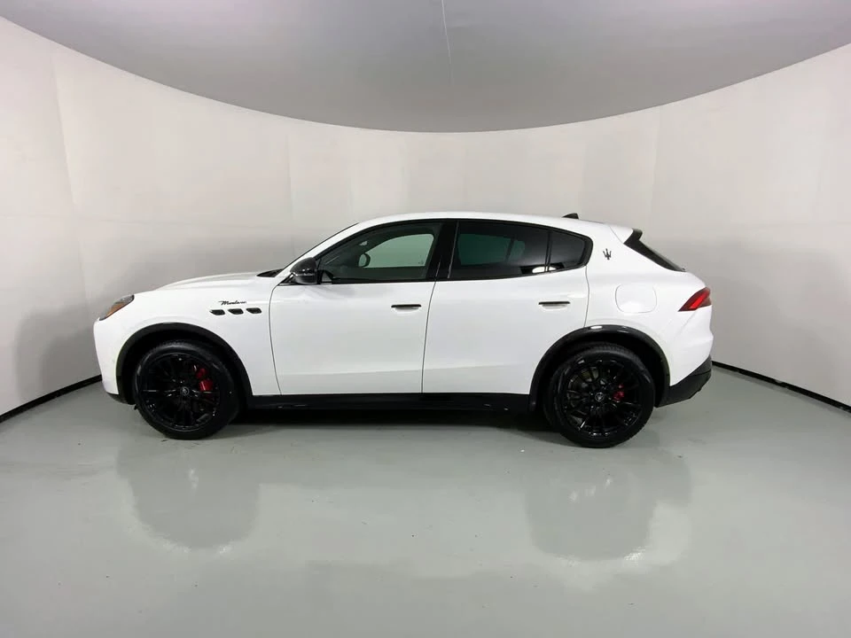 2025 Maserati Grecale - Image 2 of 20