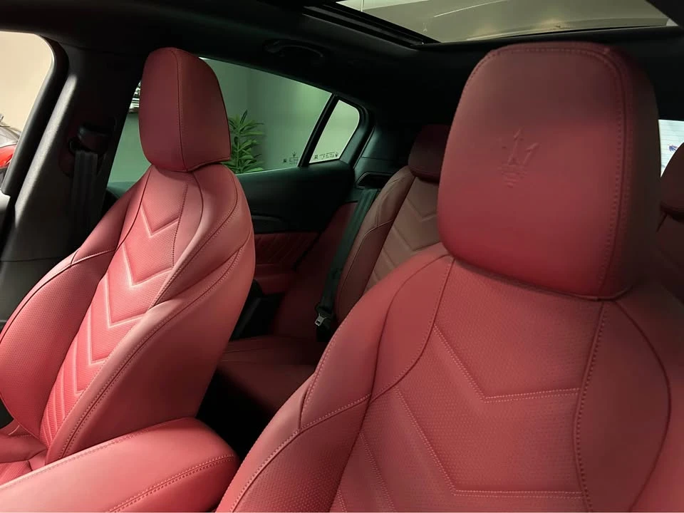 2025 Maserati Grecale - Image 15 of 20