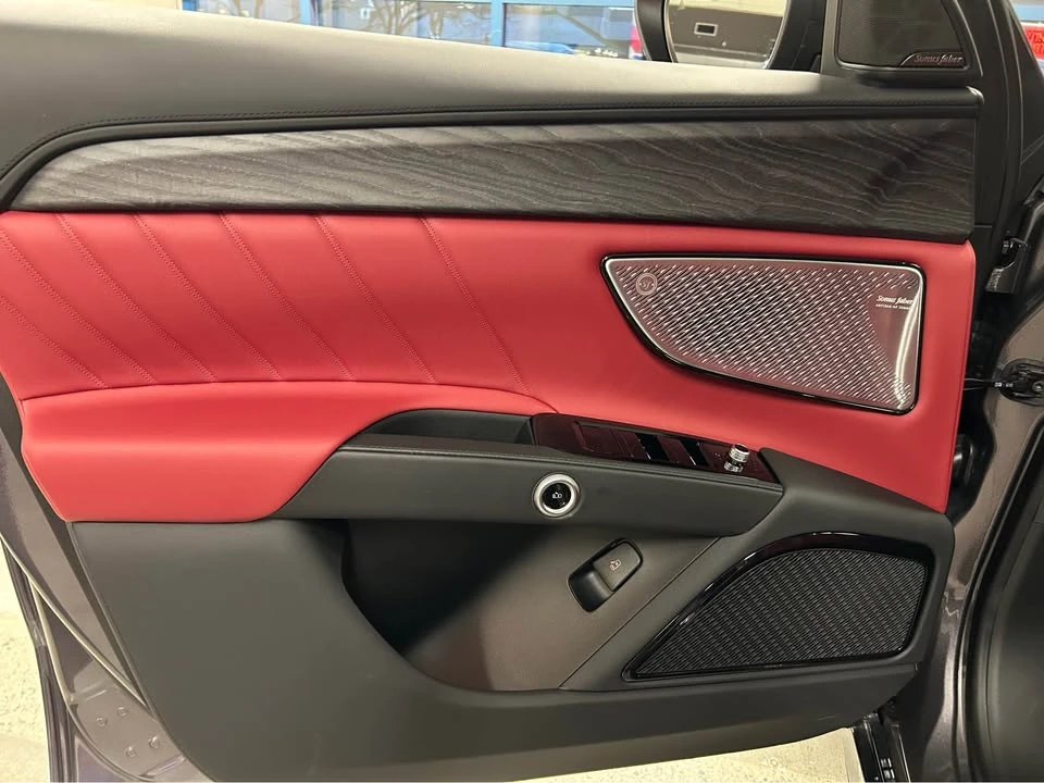 2025 Maserati Grecale - Image 12 of 20