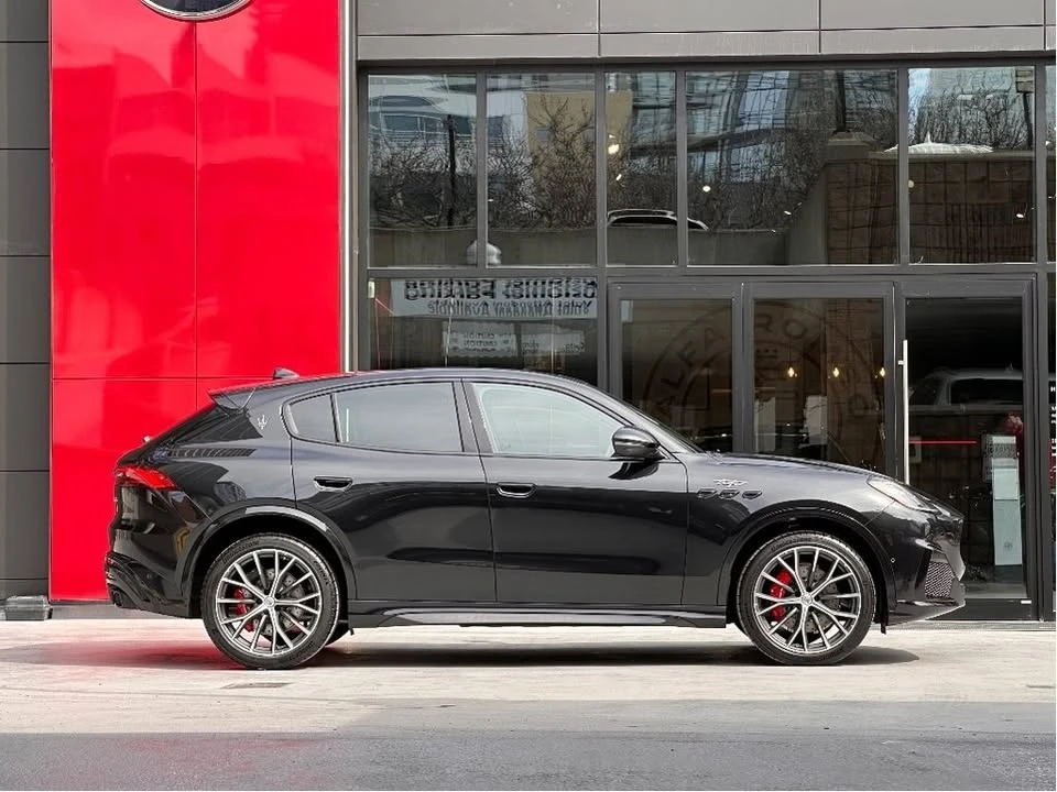 2025 Maserati Grecale - Image 2 of 12