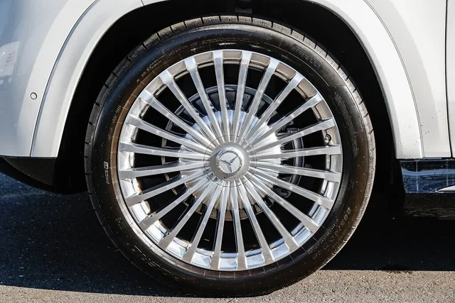 2025 Maybach - Image 16 of 19