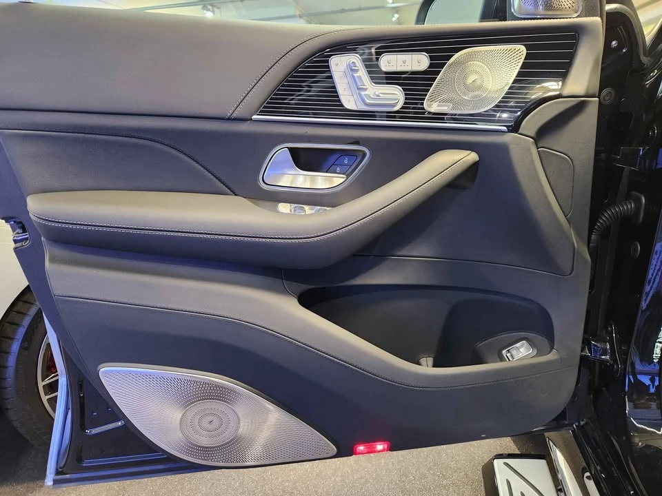 2025 Maybach - Image 12 of 12
