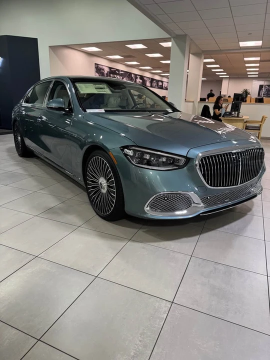 2025 Maybach - Image 2 of 19