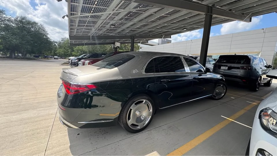 2025 Maybach - Image 3 of 8