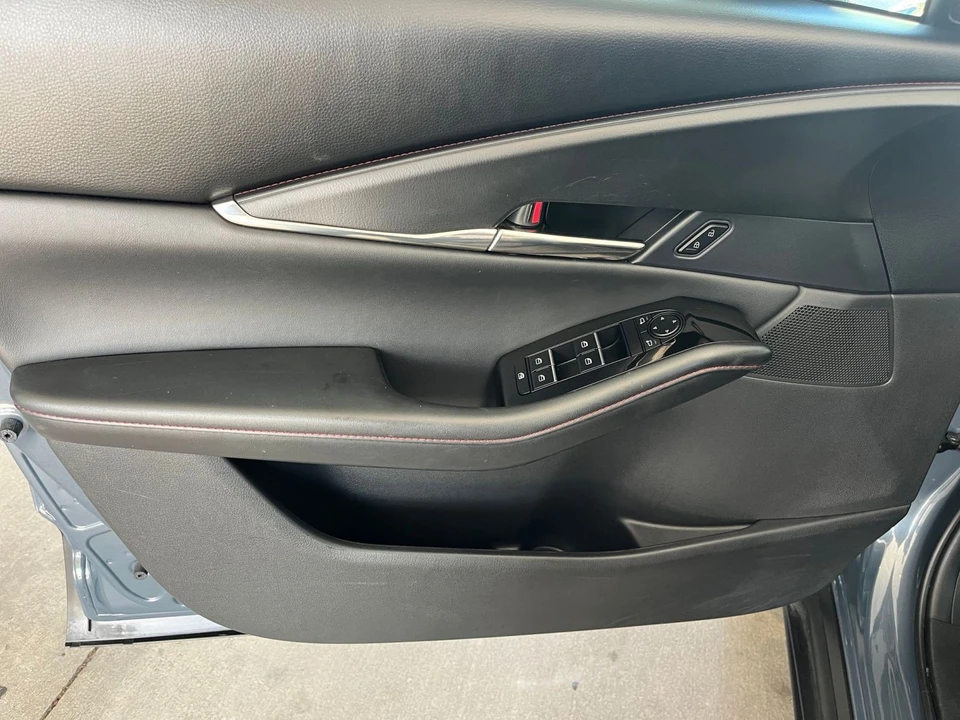 2025 Mazda CX-30 - Image 15 of 31