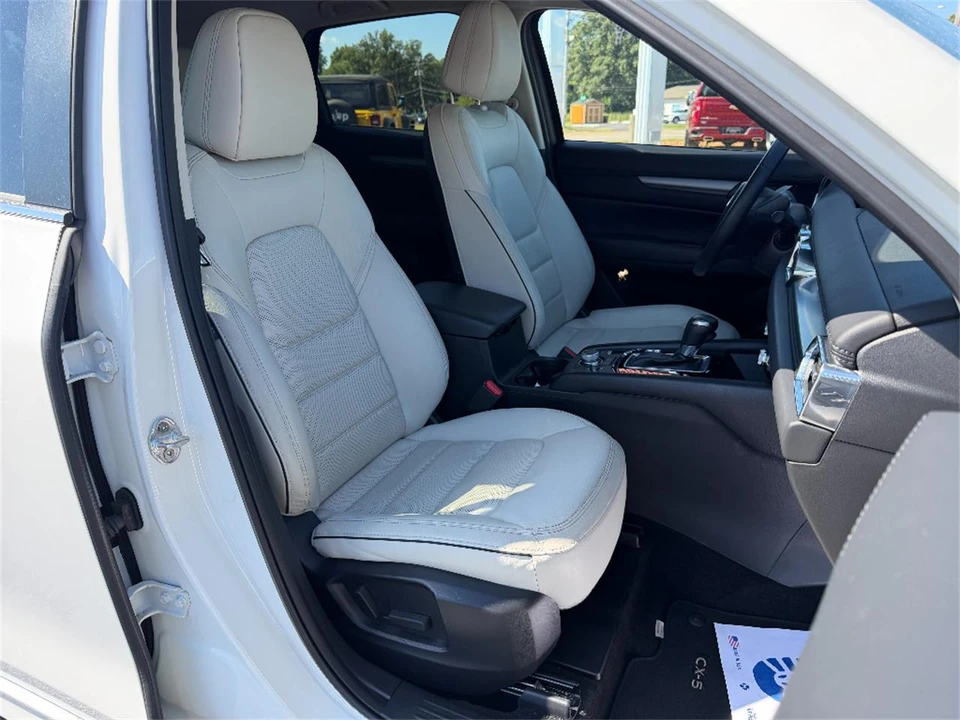 2025 Mazda CX-5 2nd Gen - Image 16 of 31