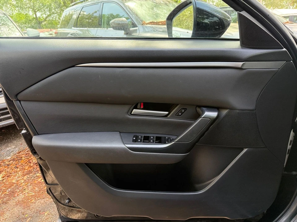 2025 Mazda CX-50 - Image 16 of 31