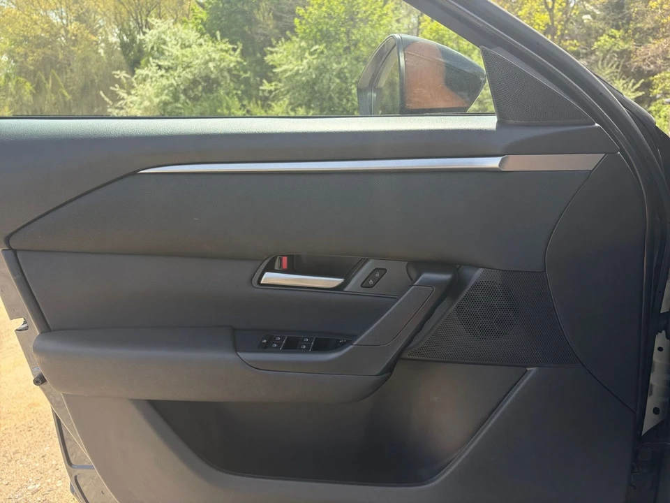 2025 Mazda CX-50 - Image 15 of 31