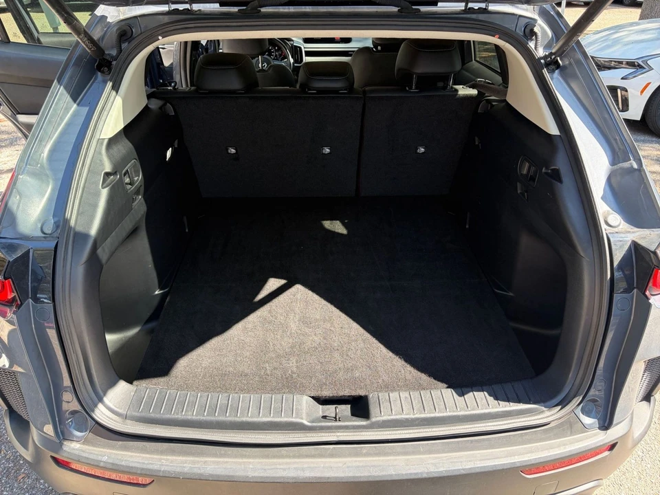 2025 Mazda CX-50 - Image 27 of 31