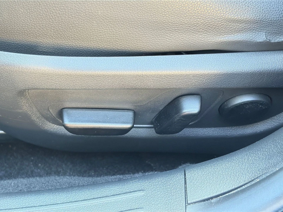 2025 Mazda CX-50 - Image 19 of 31