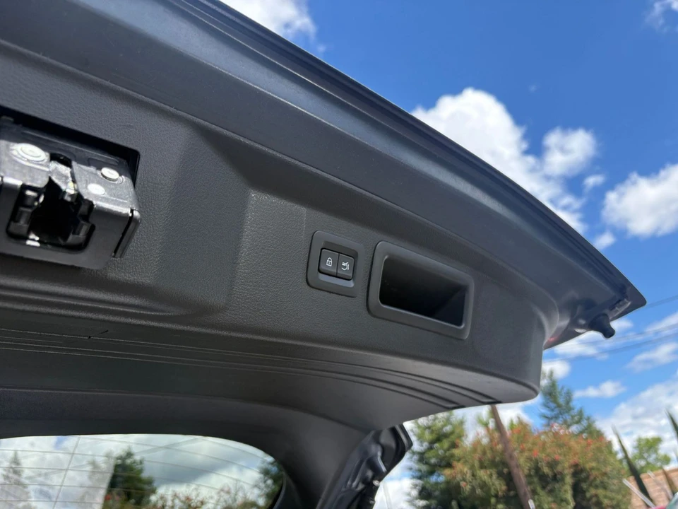 2025 Mazda CX-50 - Image 16 of 31