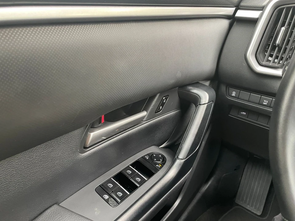 2025 Mazda CX-50 - Image 17 of 31