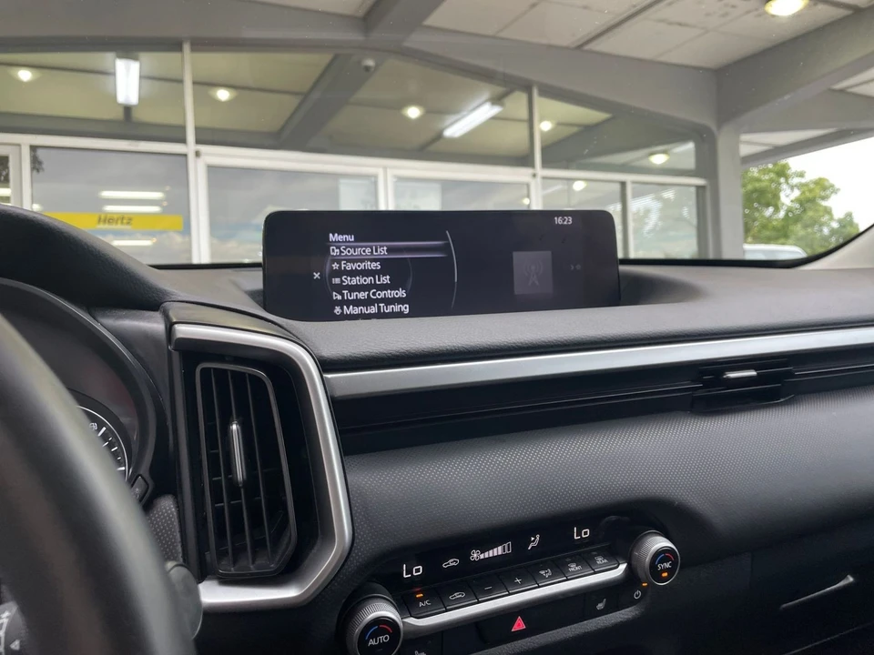 2025 Mazda CX-50 - Image 19 of 31