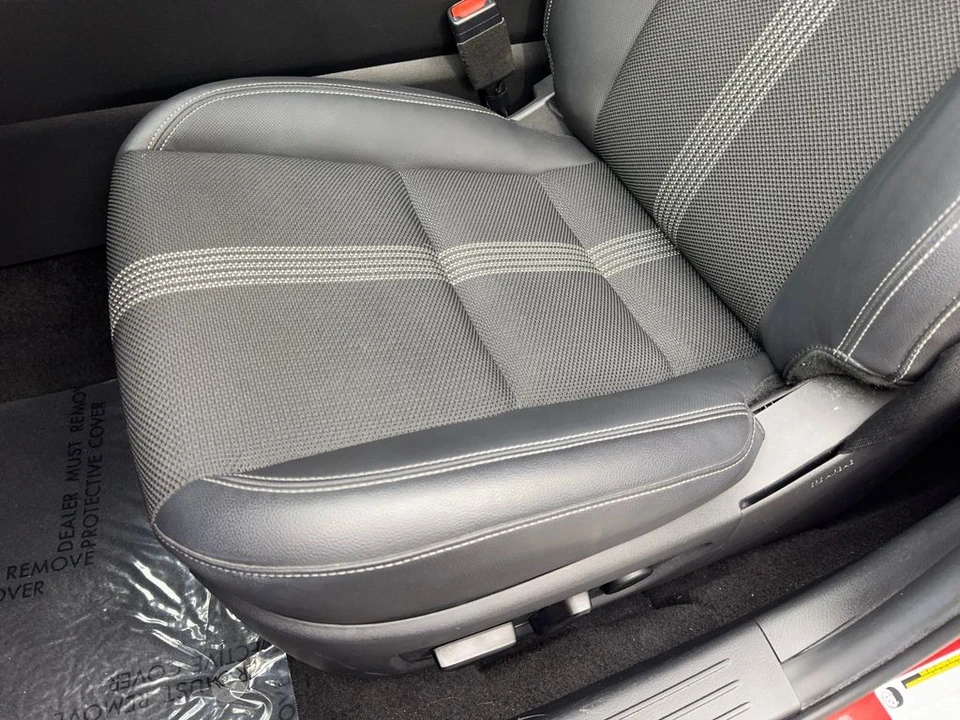2025 Mazda CX-50 - Image 28 of 31