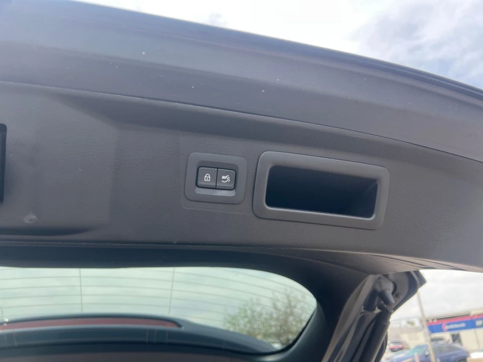 2025 Mazda CX-50 - Image 17 of 31