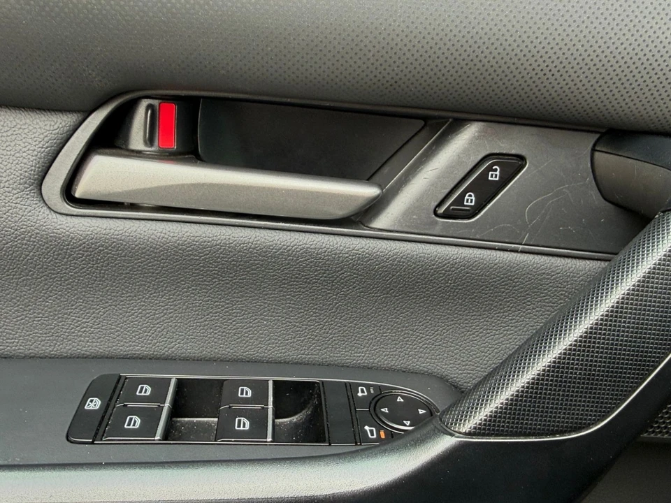 2025 Mazda CX-50 - Image 15 of 31