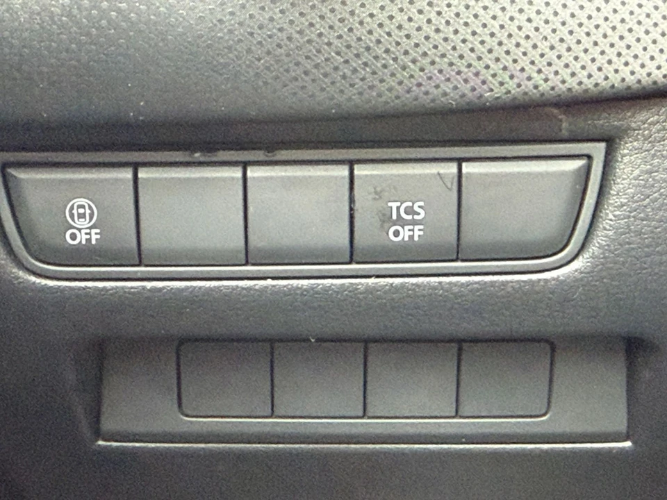 2025 Mazda CX-50 - Image 28 of 31