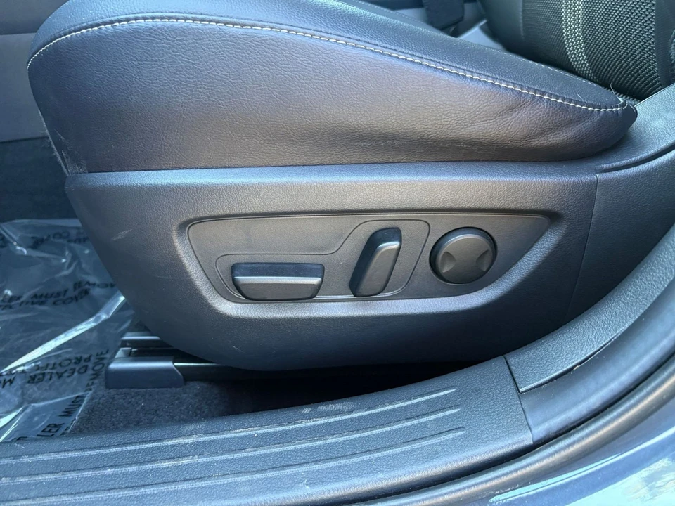 2025 Mazda CX-50 - Image 18 of 31