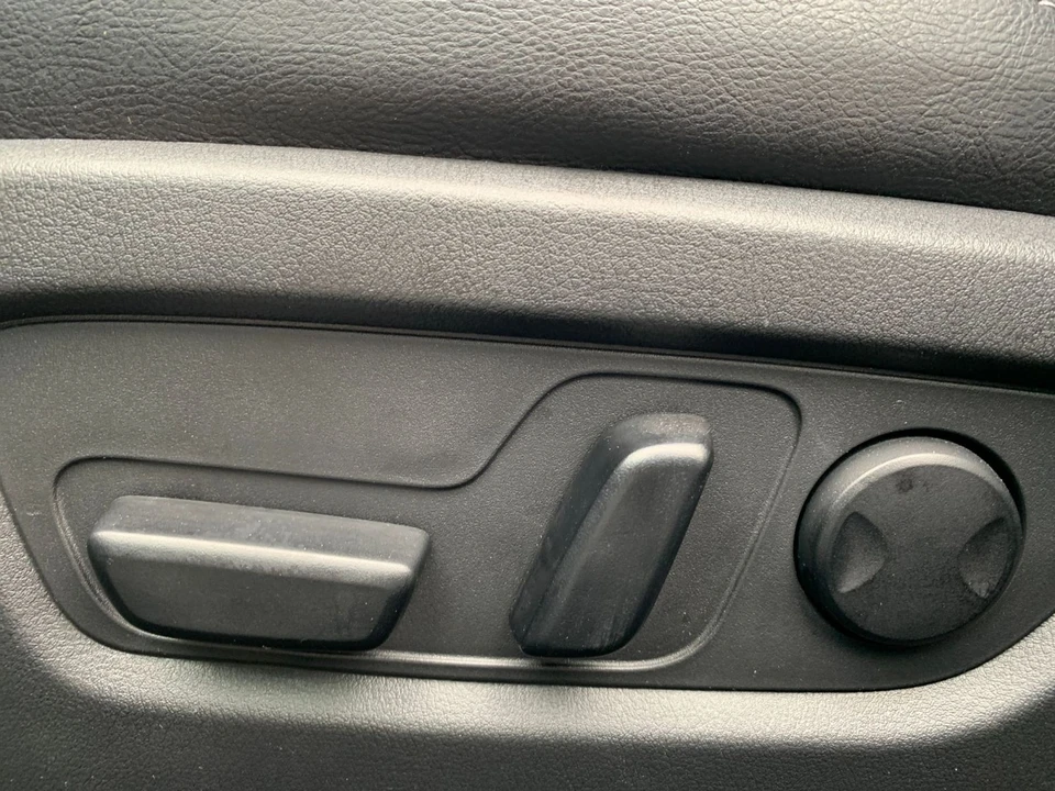 2025 Mazda CX-50 - Image 18 of 31