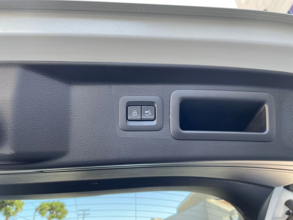 2025 Mazda CX-50 - Image 20 of 31