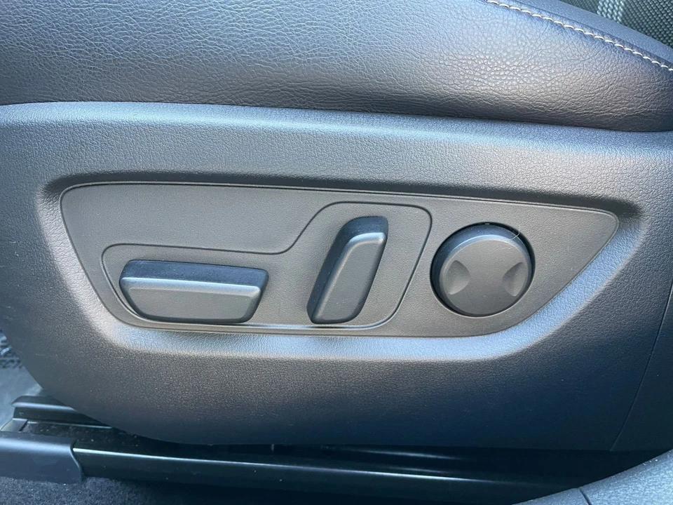 2025 Mazda CX-50 - Image 19 of 31