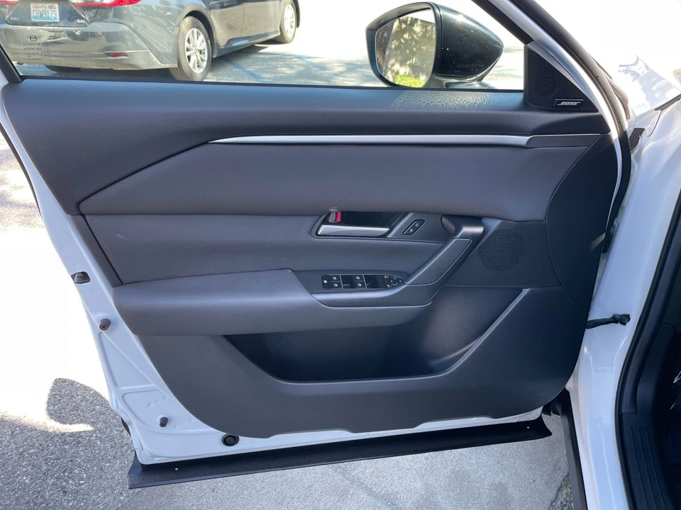 2025 Mazda CX-50 - Image 15 of 31
