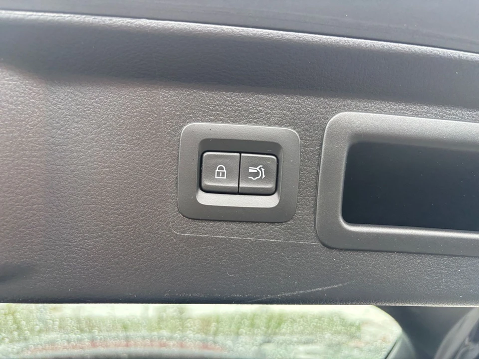 2025 Mazda CX-50 - Image 19 of 31