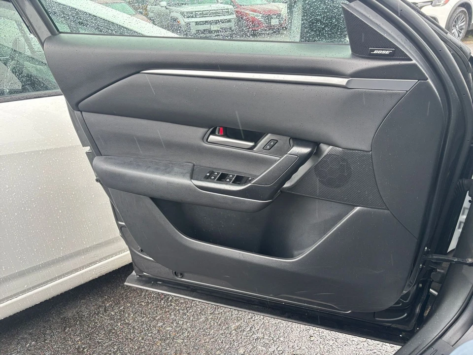 2025 Mazda CX-50 - Image 15 of 31