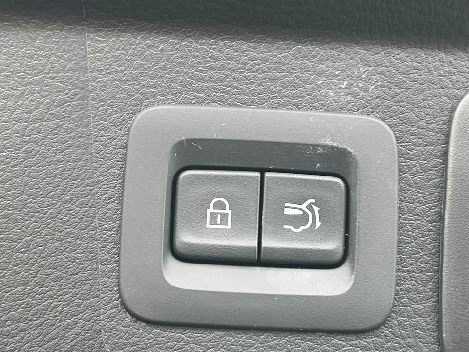 2025 Mazda CX-50 - Image 19 of 31