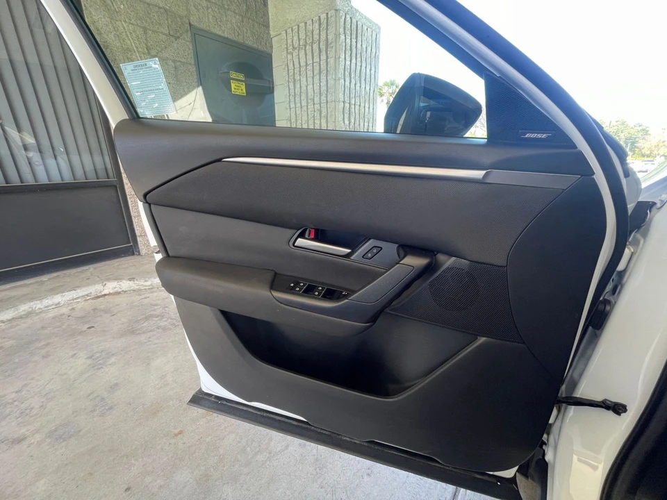 2025 Mazda CX-50 - Image 15 of 31