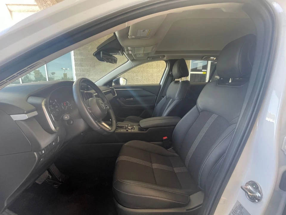 2025 Mazda CX-50 - Image 24 of 31