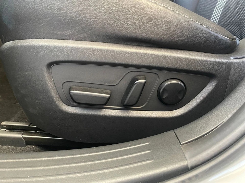 2025 Mazda CX-50 - Image 19 of 31